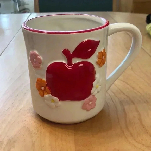 Sheffield Home large ceramic mug with large red apple and flower design. - Picture 1 of 6
